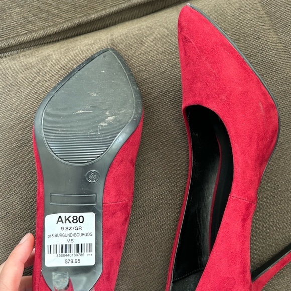 Le Chateau, Burgundy Suede Heels, Size: 9 Women’s, 3.5 inches - Picture 5 of 5